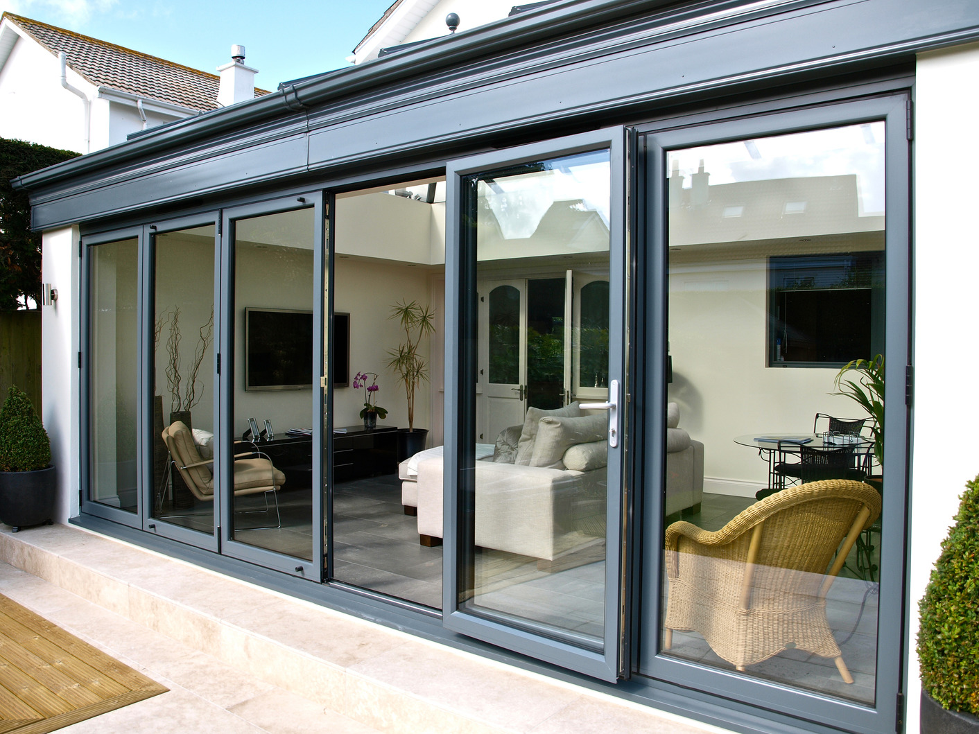 Aluminium bifolding door